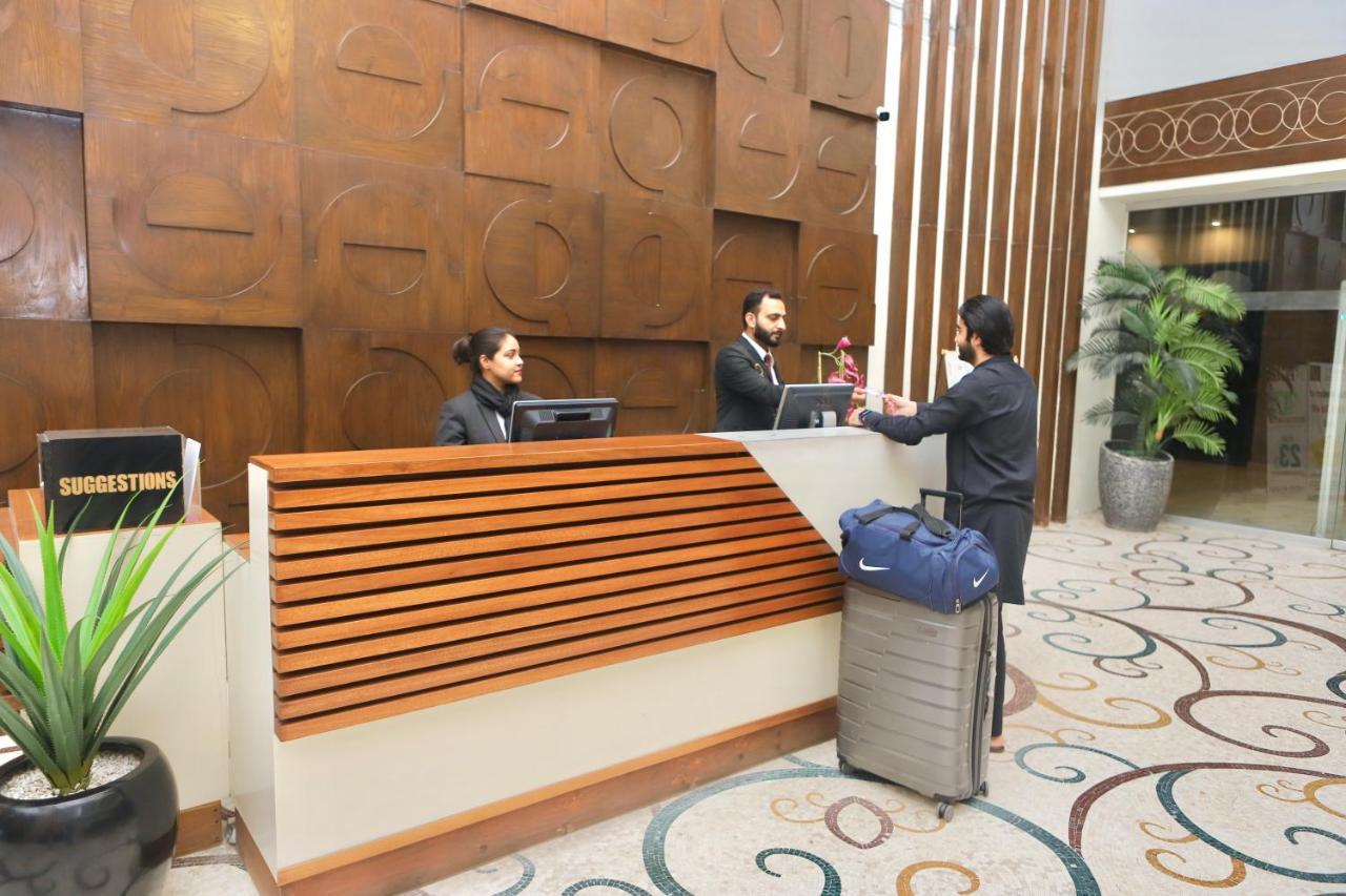 Circle Club Faisalabad Hotel Luaran gambar