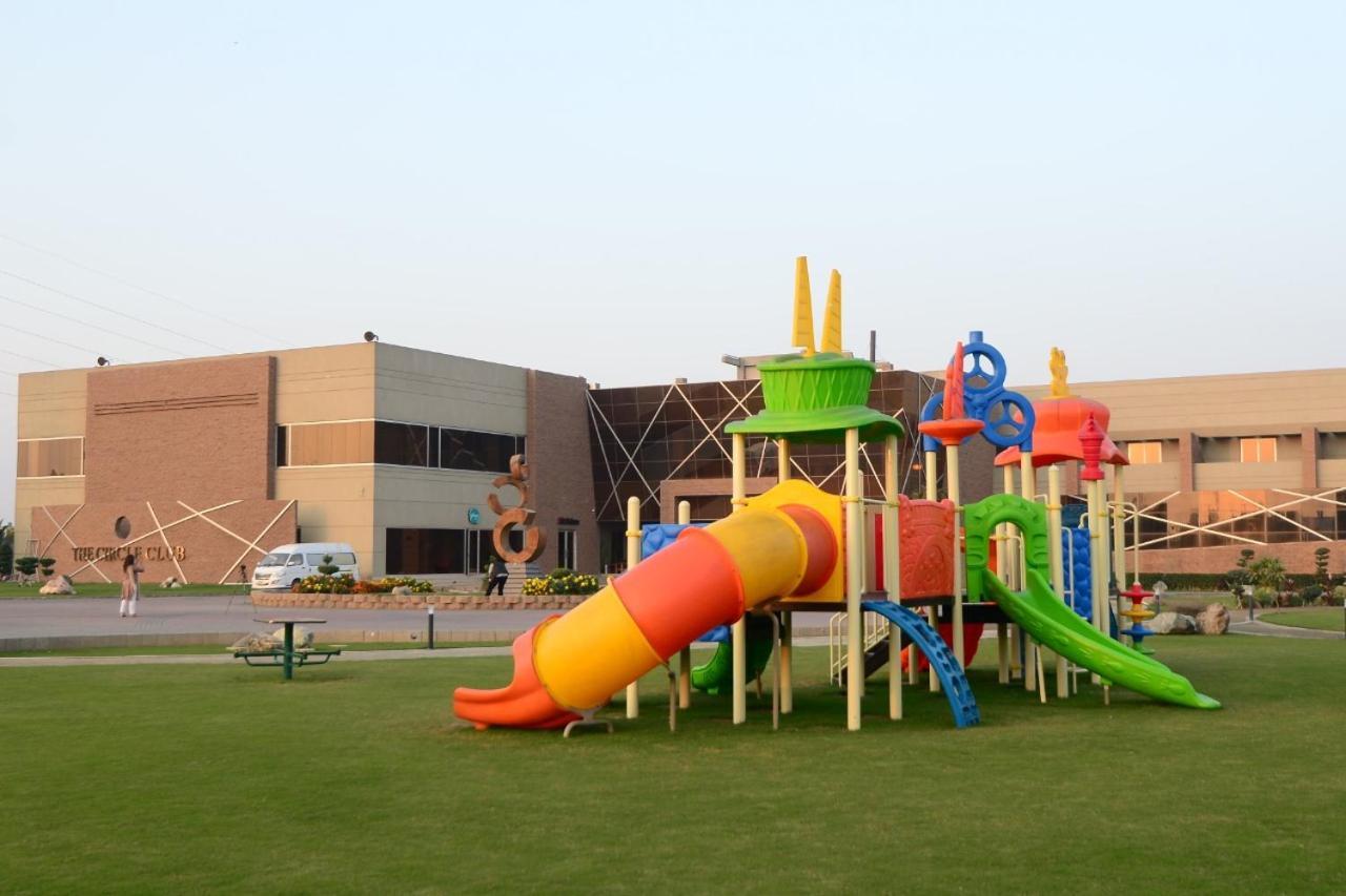 Circle Club Faisalabad Hotel Luaran gambar